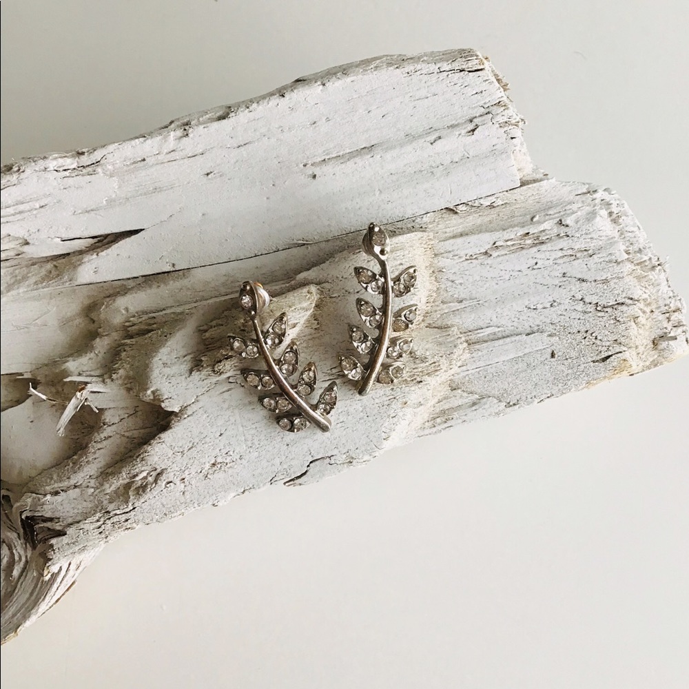 🌸 Leaf crystal diamond earrings -Like New!